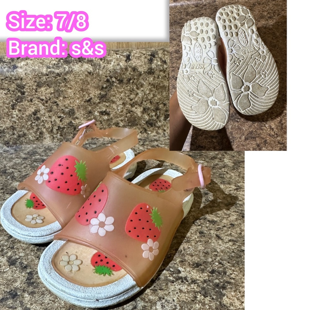 Kids Strawberry Sandals - Peach